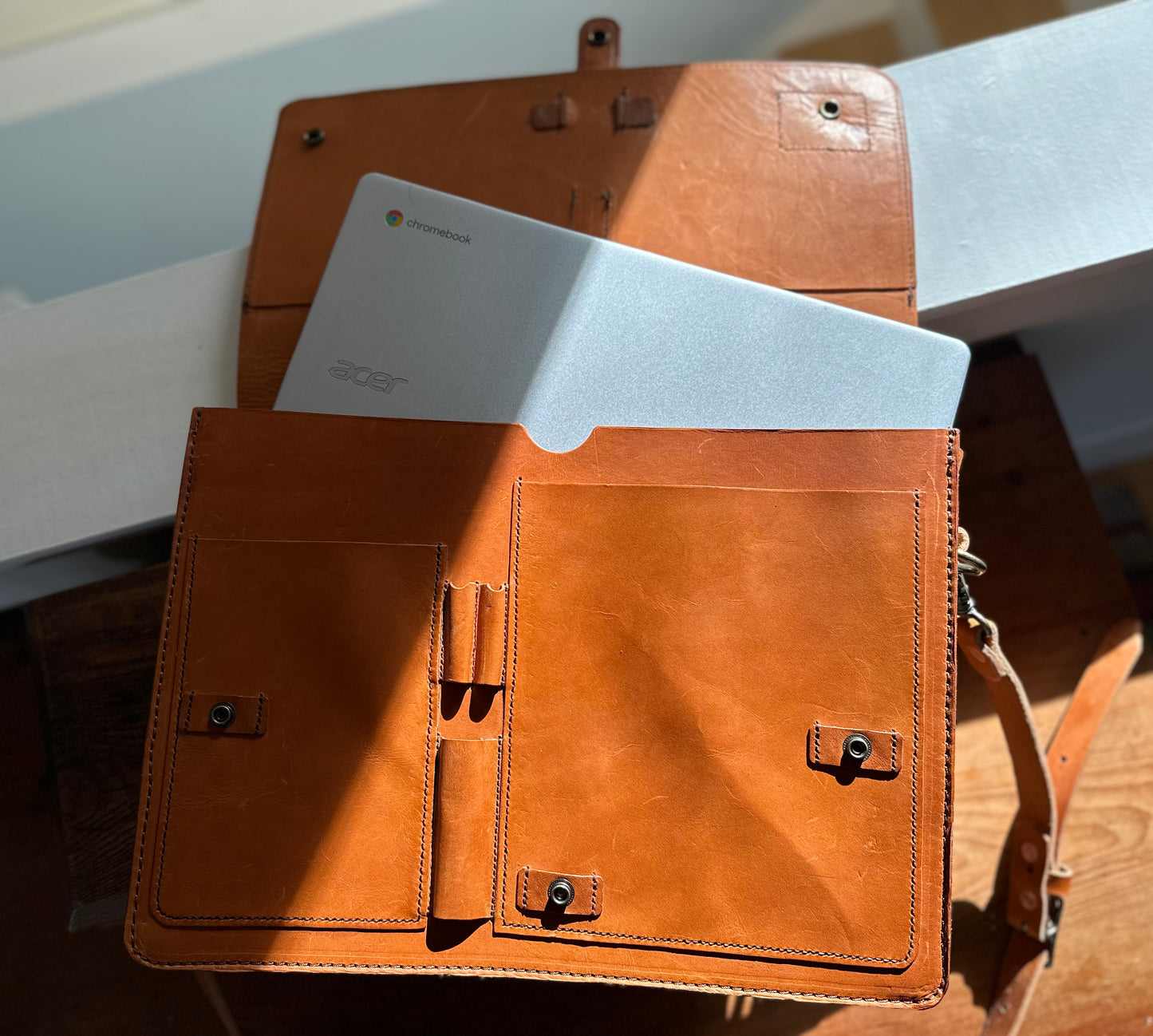 Messenger Bag 2.0 - English Tan w/Brand